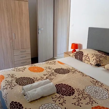 Charming 2-bed In Okrug Gornji * טרוגיר