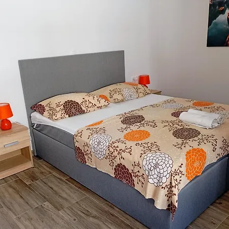 Charming 2-bed In Okrug Gornji דירה *