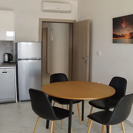 Charming 2-bed In Okrug Gornji טרוגיר