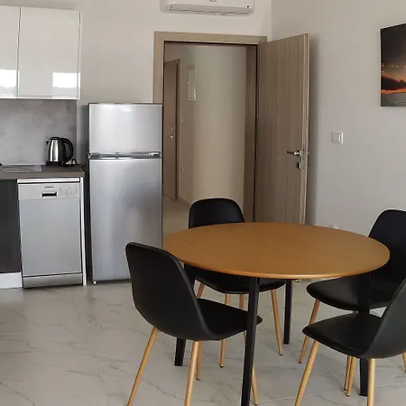 Charming 2-bed In Okrug Gornji טרוגיר