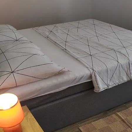 Charming 2-bed In Okrug Gornji * טרוגיר