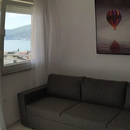 Charming 2-bed In Okrug Gornji * טרוגיר