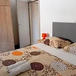 Appartamento Charming 2-bed In Okrug Gornji