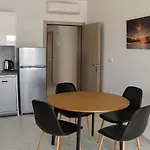 Charming 2-bed In Okrug Gornji Traù
