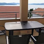 Charming 2-bed In Okrug Gornji * Traù