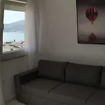 Charming 2-bed In Okrug Gornji * Traù