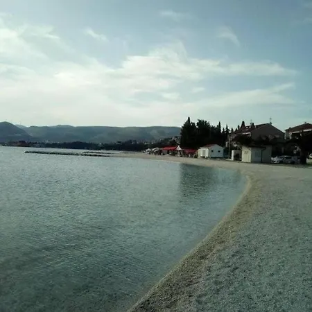 شقة Charming 2-bed In Okrug Gornji *