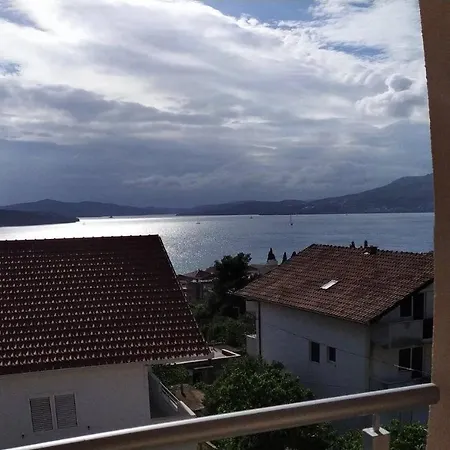 Charming 2-bed In Okrug Gornji Trogir
