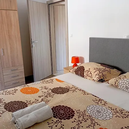 דירה Charming 2-bed In Okrug Gornji