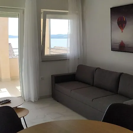 شقة Charming 2-bed In Okrug Gornji تروغير