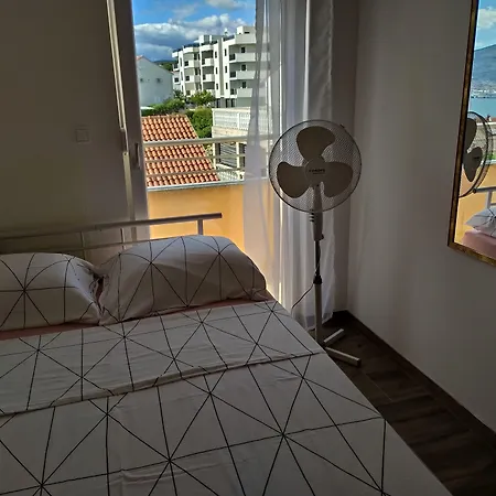 Apartment Charming 2-bed In Okrug Gornji Trogir