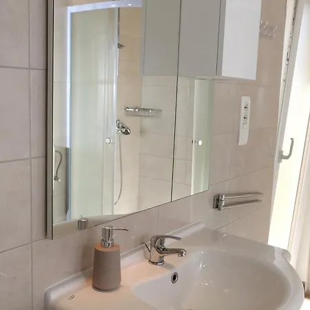 Apartment Charming 2-bed In Okrug Gornji *