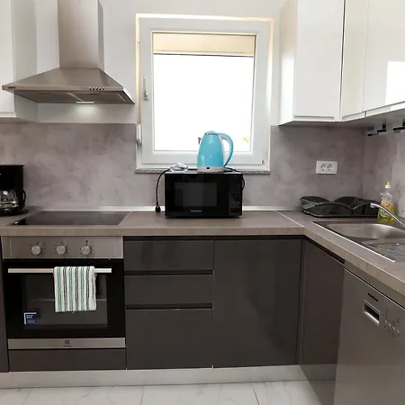 Charming 2-bed In Okrug Gornji * Trogir