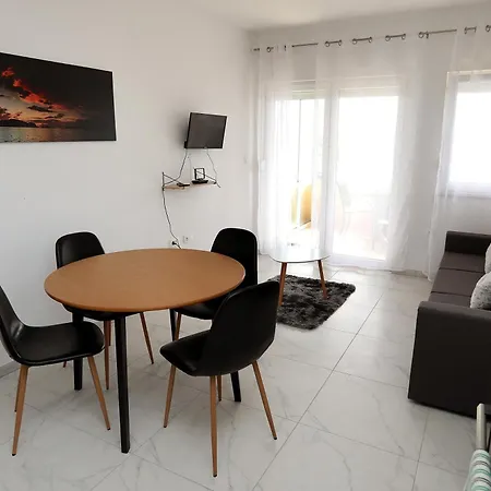 Apartment Charming 2-bed In Okrug Gornji *