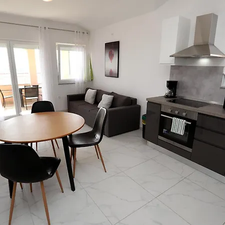 Charming 2-bed In Okrug Gornji * Trogir