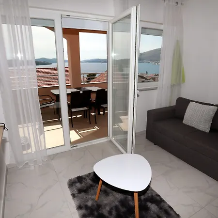 Apartmán Charming 2-bed In Okrug Gornji Trogir