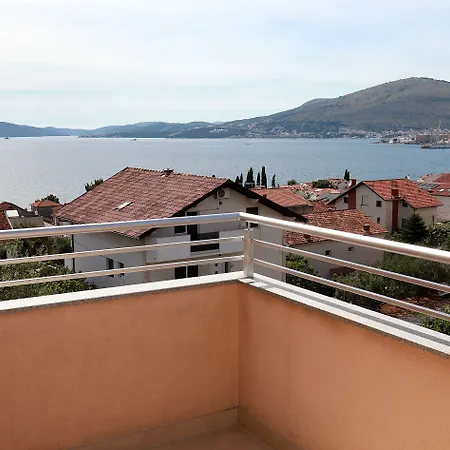 Apartment Charming 2-bed In Okrug Gornji Trogir