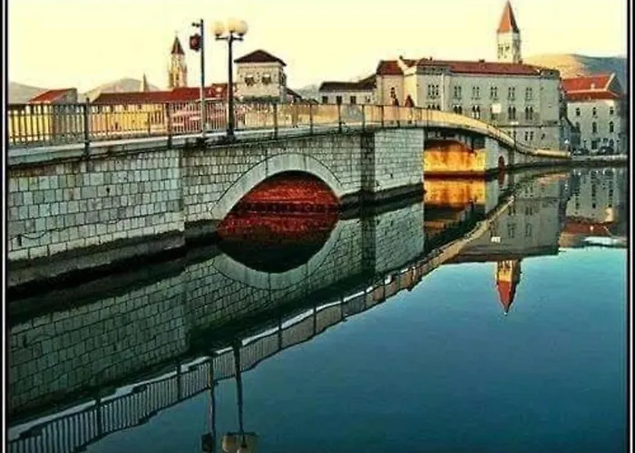 Apartman Charming 2-bed In Okrug Gornji *