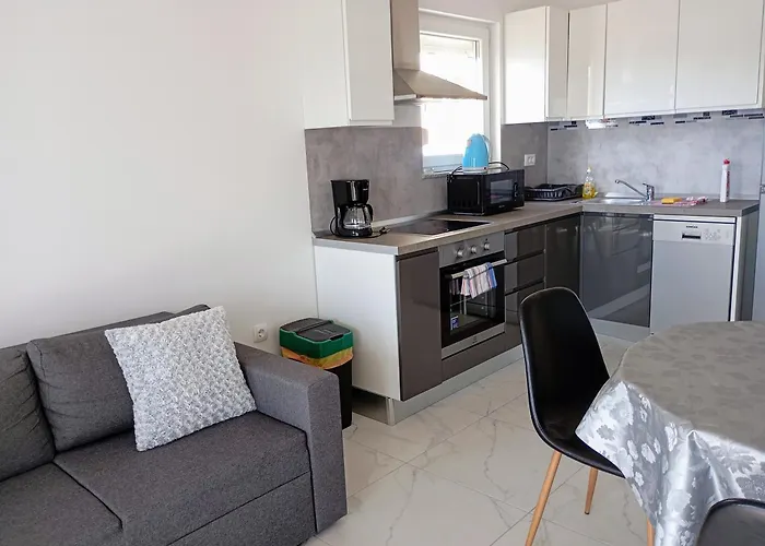 Charming 2-bed In Okrug Gornji * Trogir