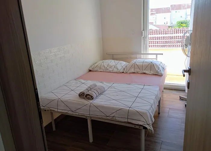 Charming 2-bed In Okrug Gornji Apartman Trogir