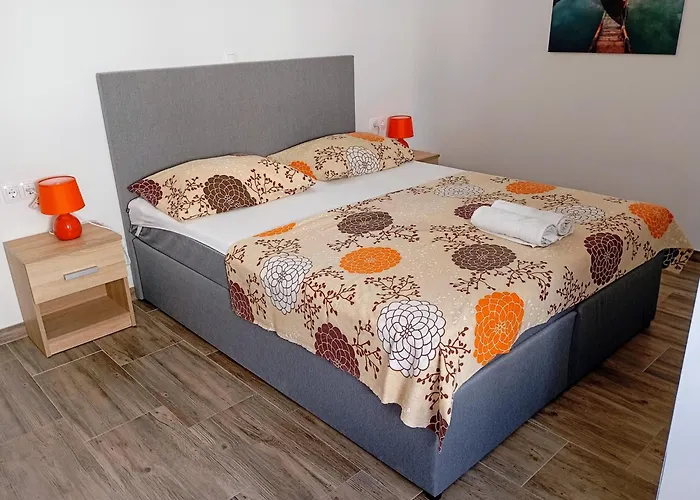 Charming 2-bed In Okrug Gornji Trogir