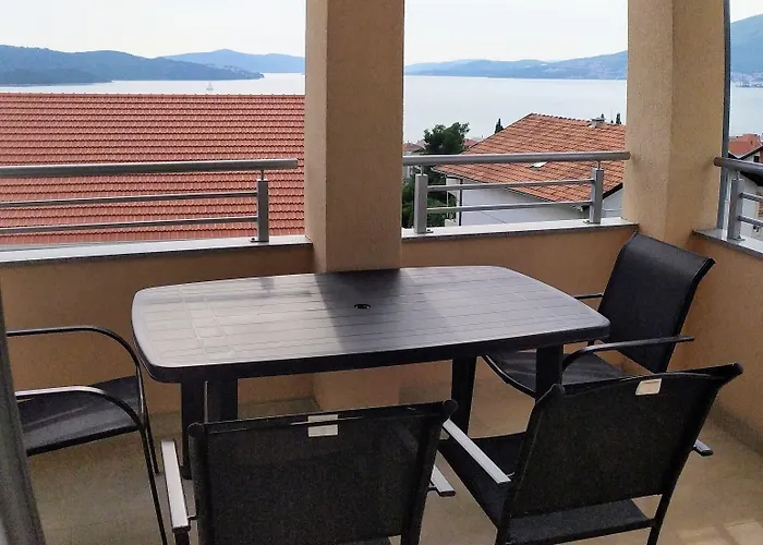 Charming 2-bed In Okrug Gornji Trogir