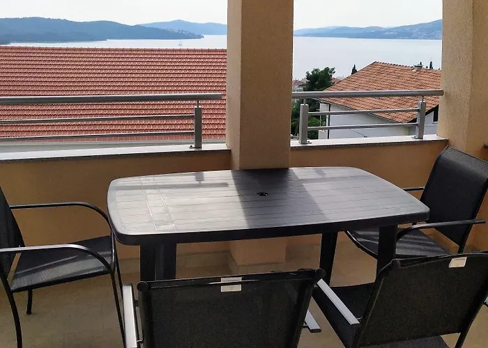 Charming 2-bed In Okrug Gornji * Trogir