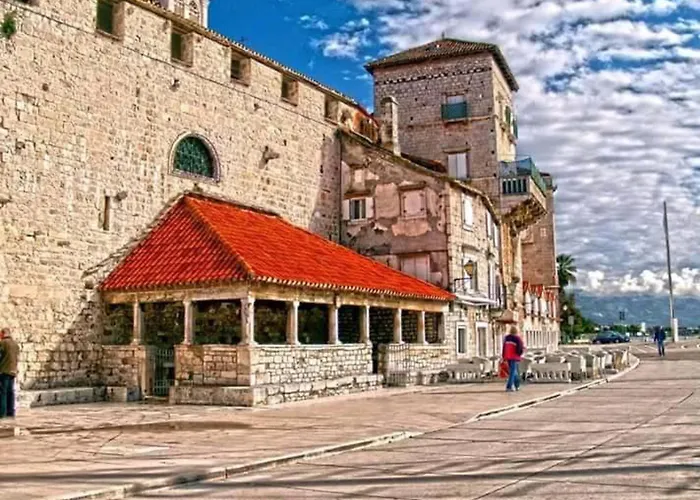 Apartment Charming 2-bed In Okrug Gornji Trogir