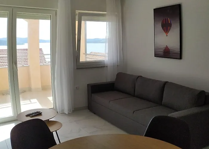 Apartment Charming 2-bed In Okrug Gornji Trogir
