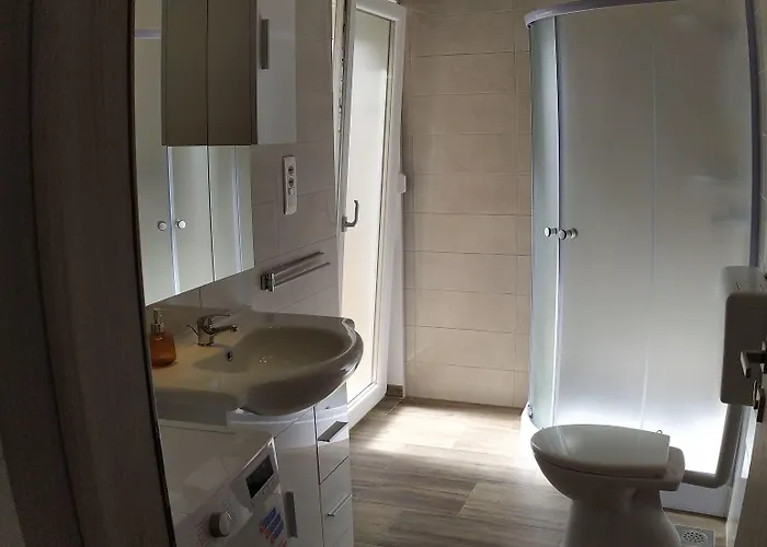 Apartman Charming 2-bed In Okrug Gornji *