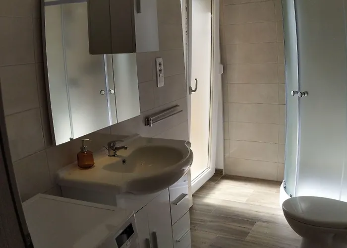 Apartman Charming 2-bed In Okrug Gornji *