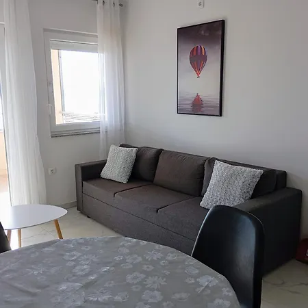 Appartement Charming 2-bed In Okrug Gornji