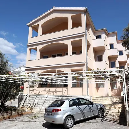 Charming 2-bed In Okrug Gornji Trogir