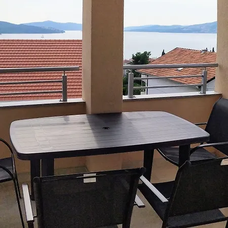 Charming 2-bed In Okrug Gornji Trogir