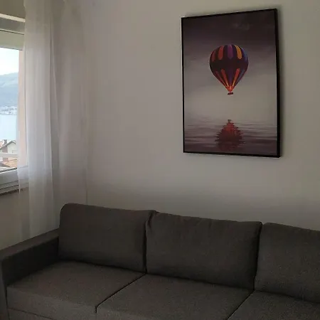 Charming 2-bed In Okrug Gornji * Трогир