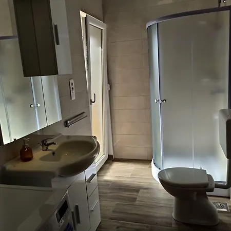 Апартаменты Charming 2-bed In Okrug Gornji *