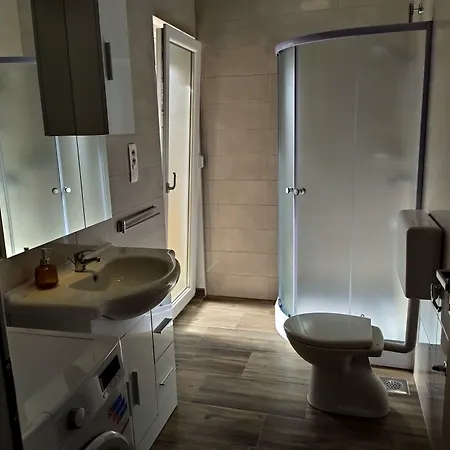 Charming 2-bed In Okrug Gornji Апартаменты Трогир